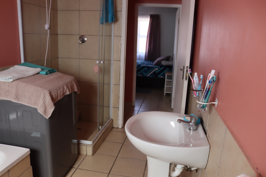 3 Bedroom Property for Sale in Louwville Western Cape